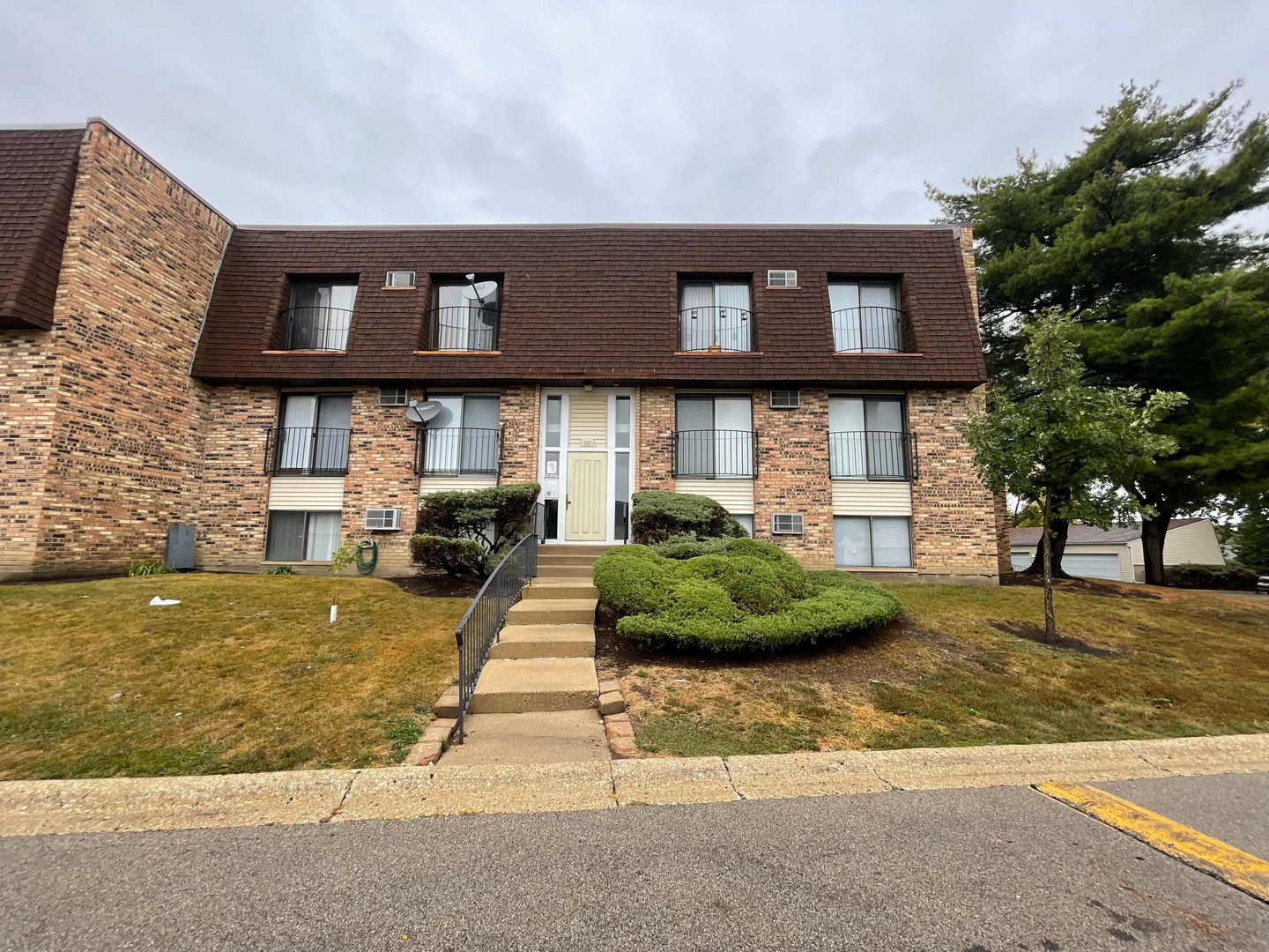 202 N Waters Edge Drive #201, Glendale Heights, IL 60139