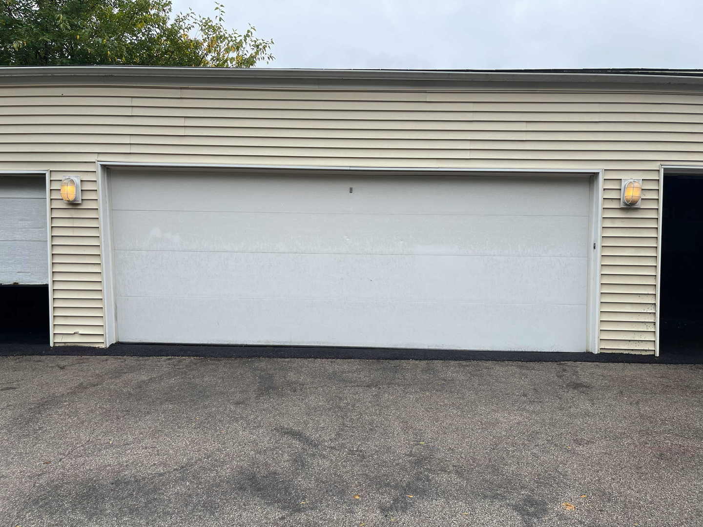 202 N Waters Edge Drive #201, Glendale Heights, IL 60139