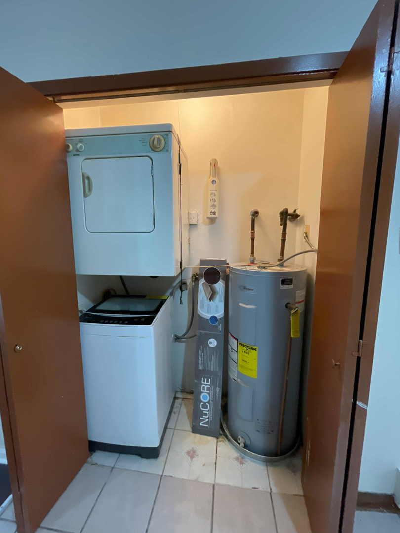 202 N Waters Edge Drive #201, Glendale Heights, IL 60139