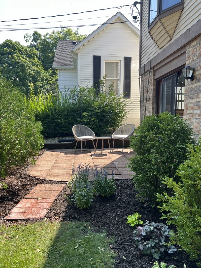 131 Newberry Avenue #1N, Libertyville, IL 60048