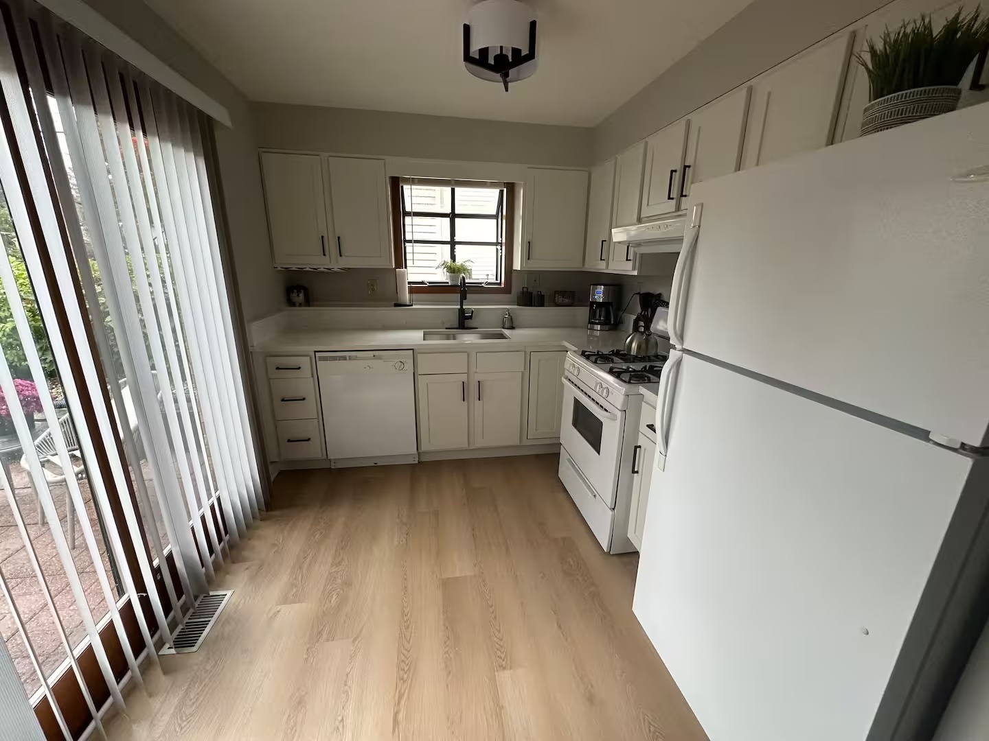 131 Newberry Avenue #1N, Libertyville, IL 60048