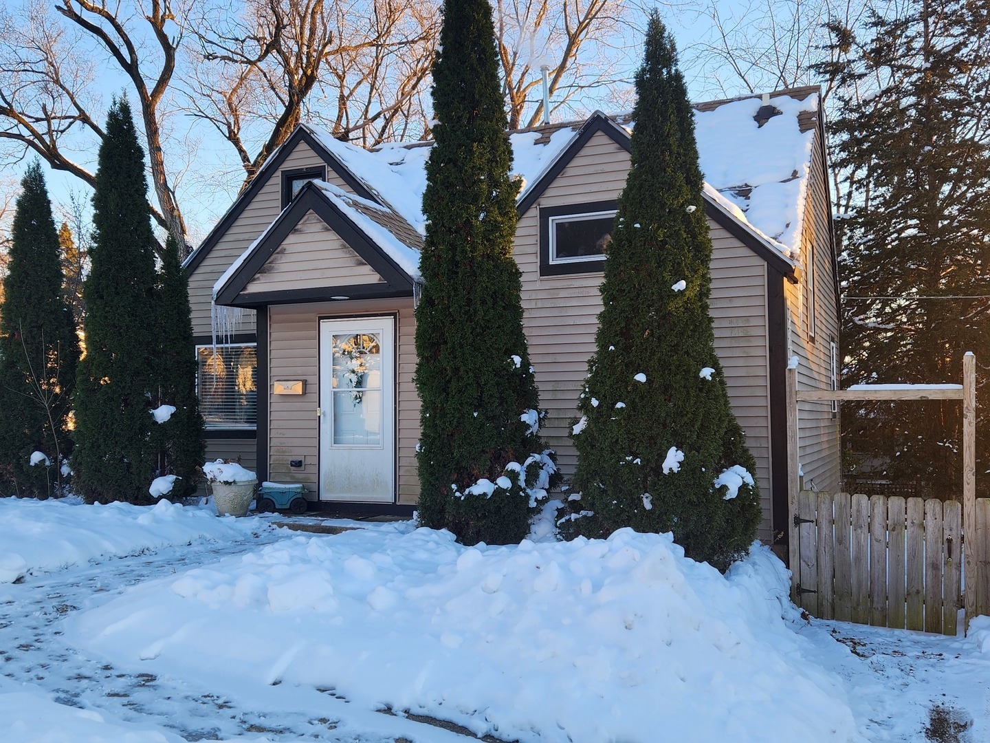 328 Clifton Drive, Round Lake Park, IL 60073