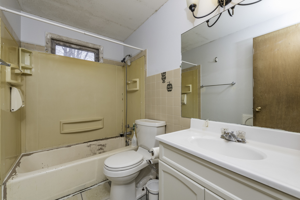 1607 N Channel Drive, Round Lake Beach, IL 60073