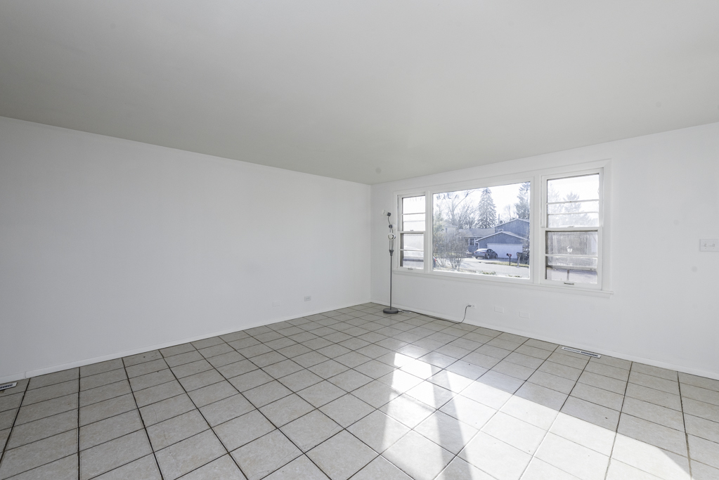 1607 N Channel Drive, Round Lake Beach, IL 60073