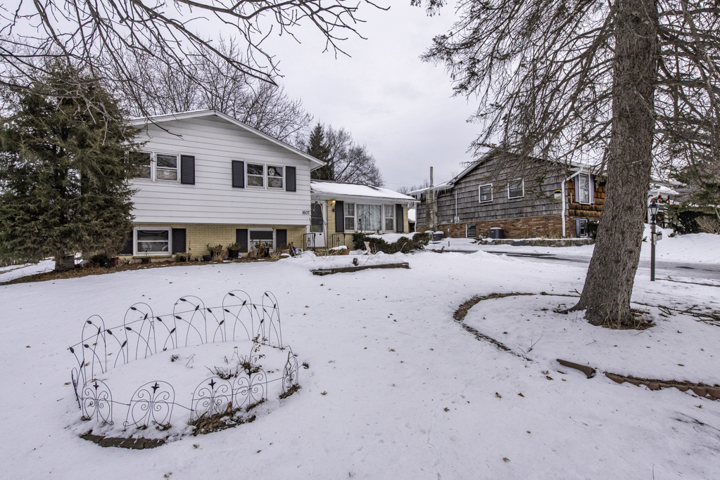 1607 N Channel Drive, Round Lake Beach, IL 60073