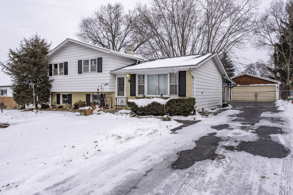 1607 N Channel Drive, Round Lake Beach, IL 60073