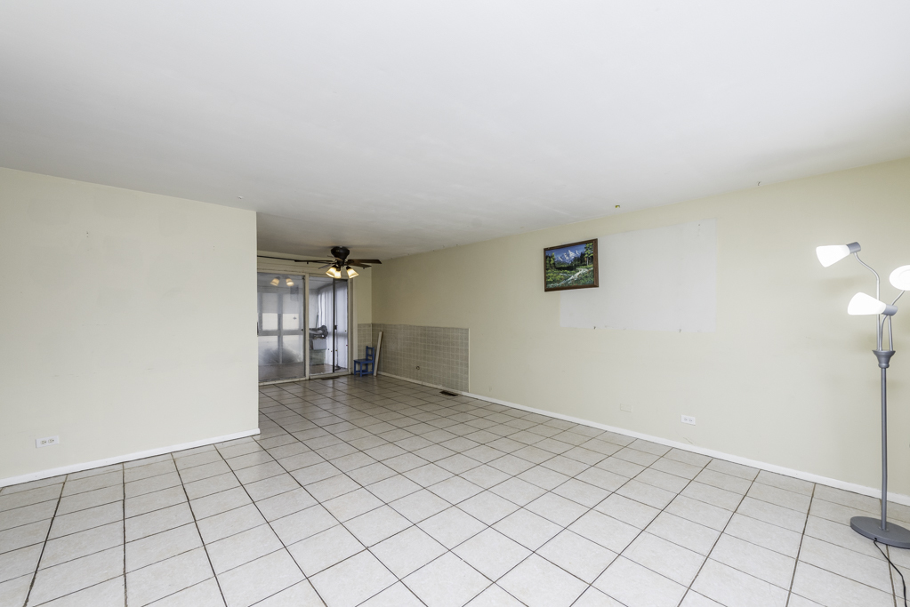 1607 N Channel Drive, Round Lake Beach, IL 60073