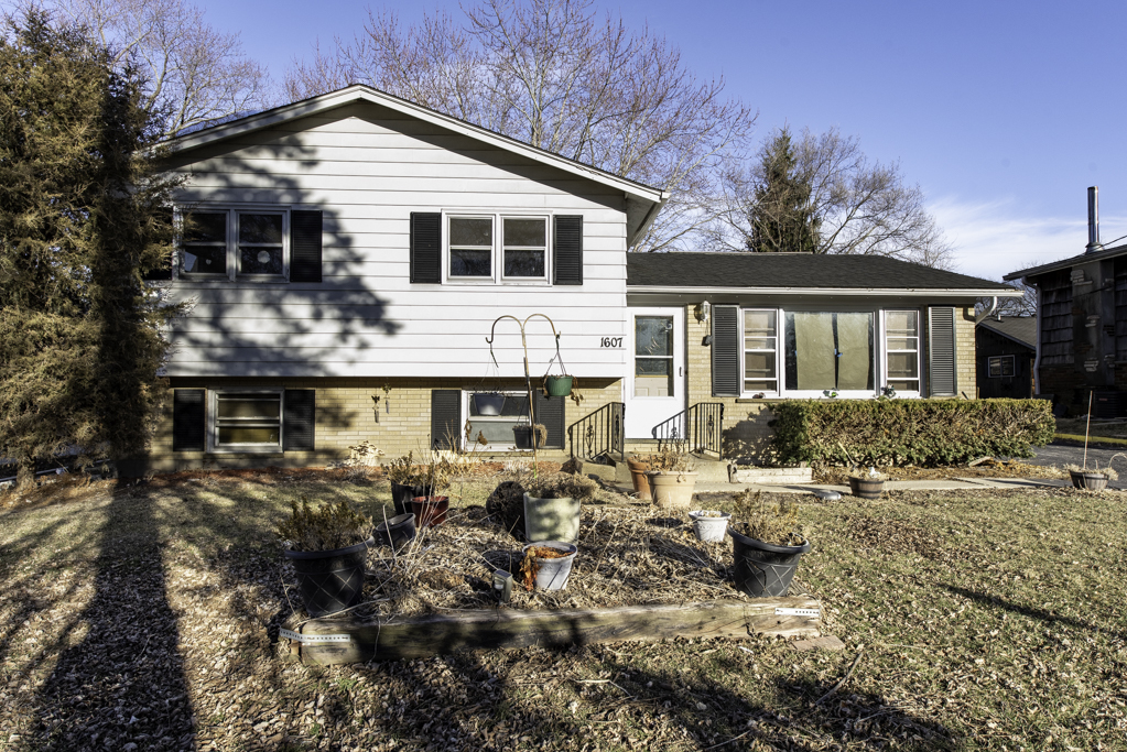 1607 N Channel Drive, Round Lake Beach, IL 60073