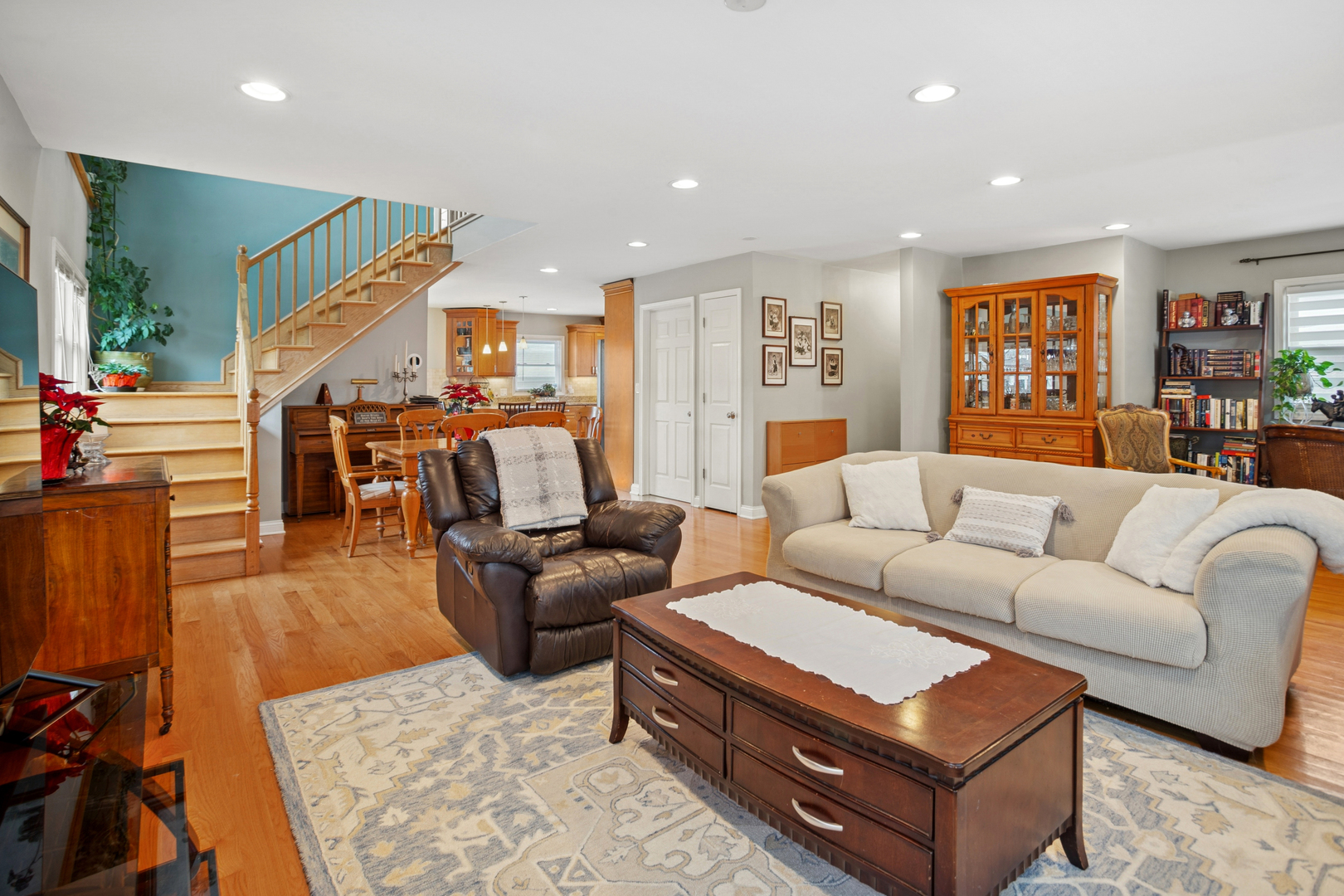 420 Radcliffe Avenue, Des Plaines, IL 60016