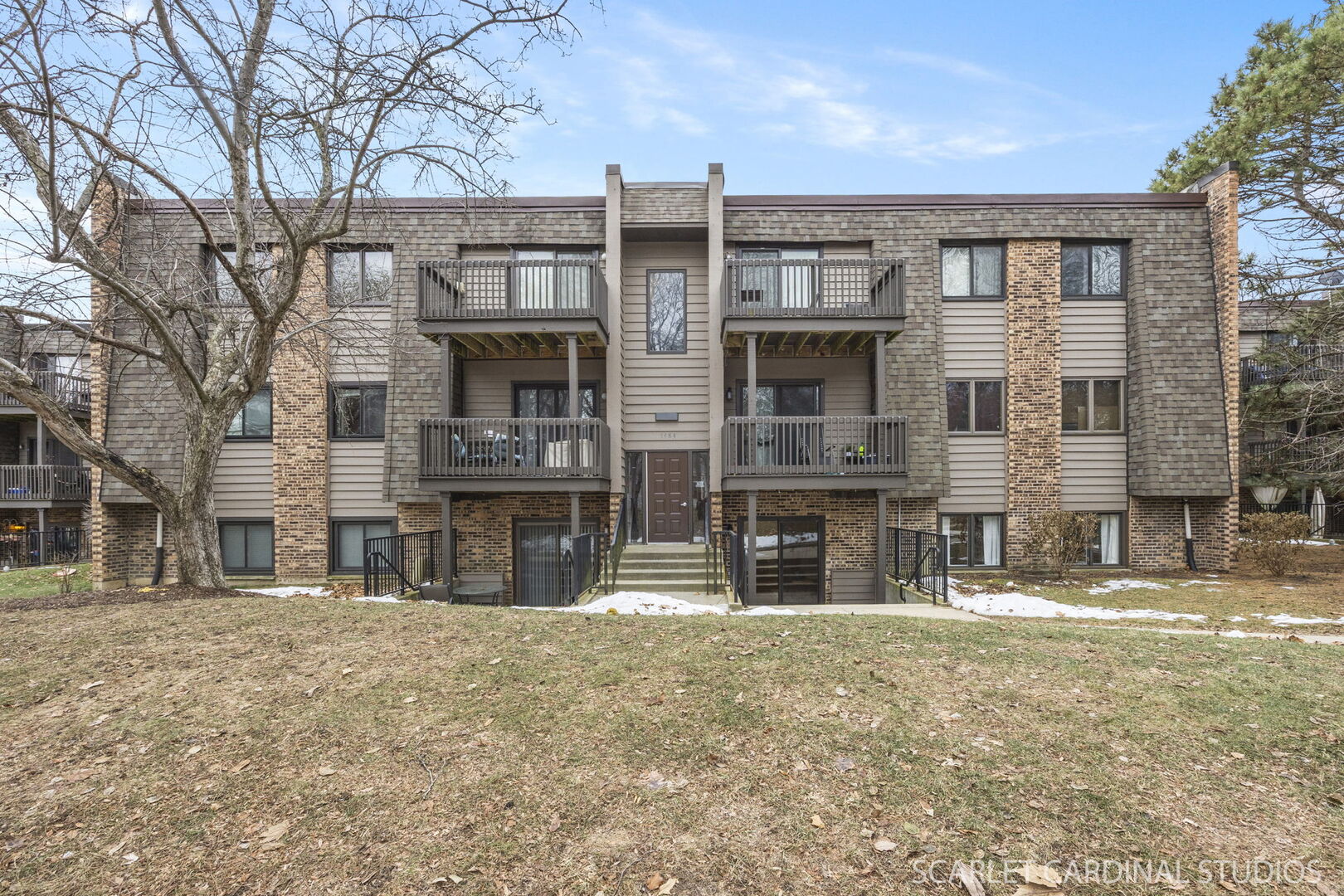 1484 Stonebridge Circle #B2, Wheaton, IL 60189