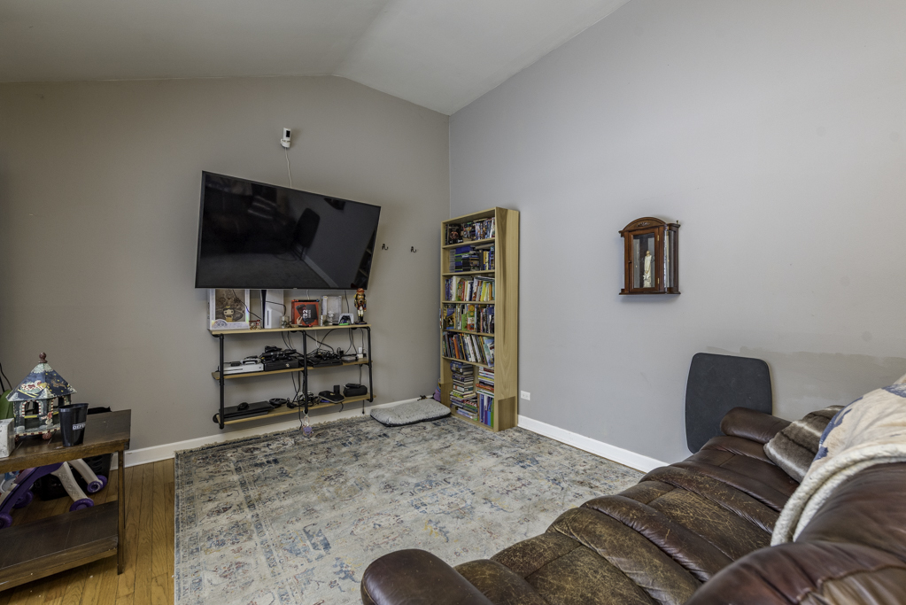 37114 N Shirley Drive, Gurnee, IL 60031