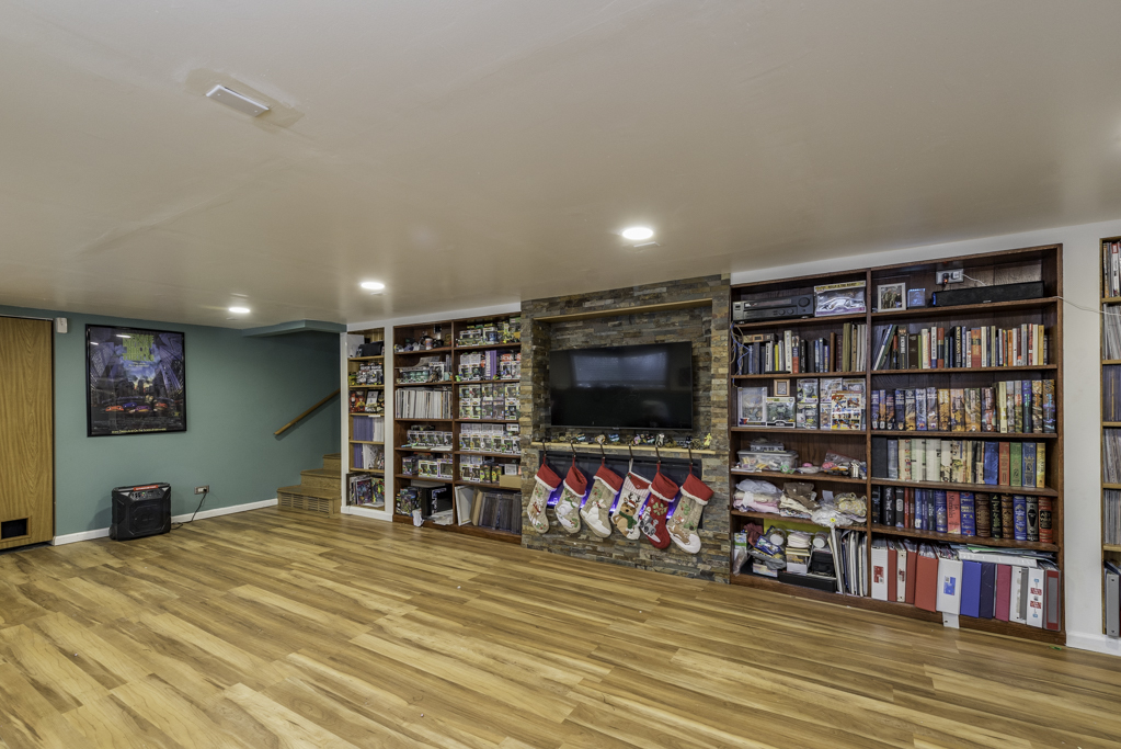 37114 N Shirley Drive, Gurnee, IL 60031