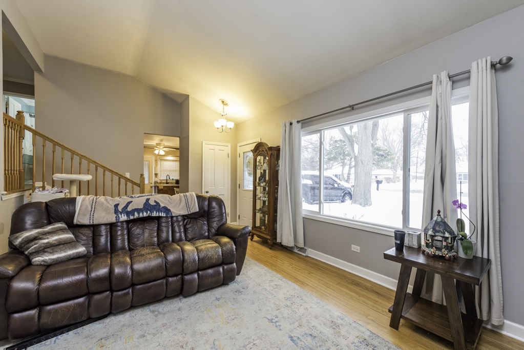 37114 N Shirley Drive, Gurnee, IL 60031