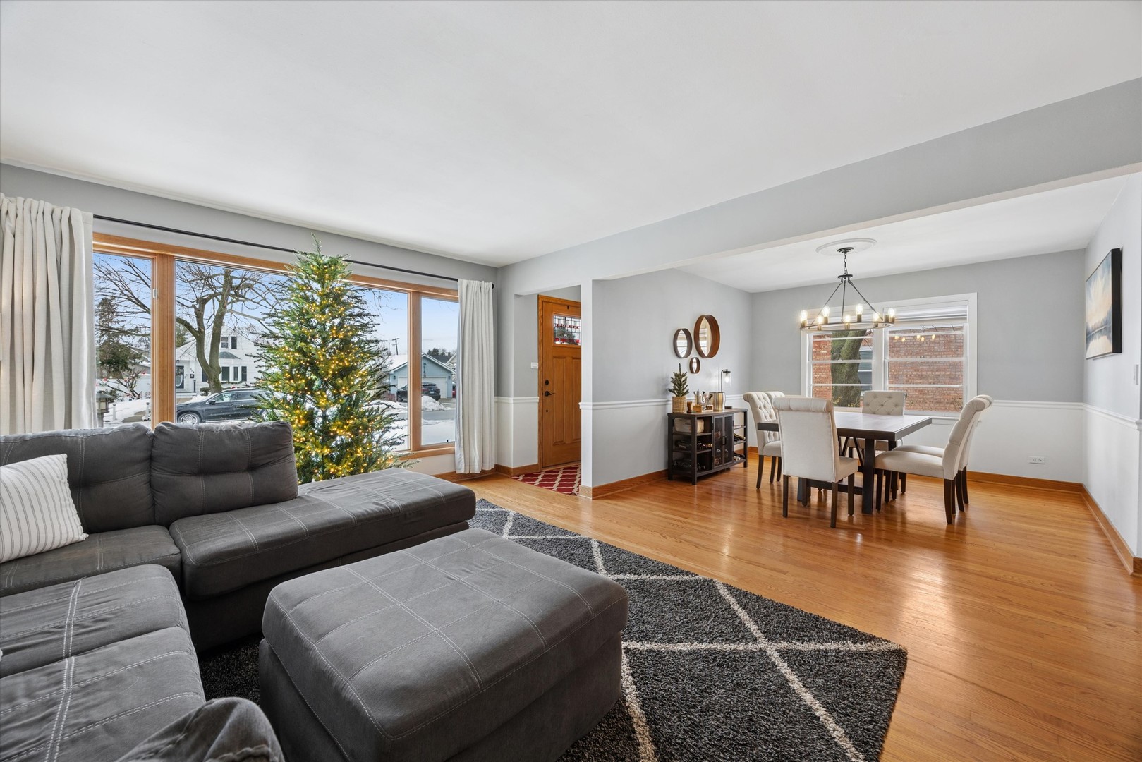 309 N Clinton Avenue, Elmhurst, IL 60126