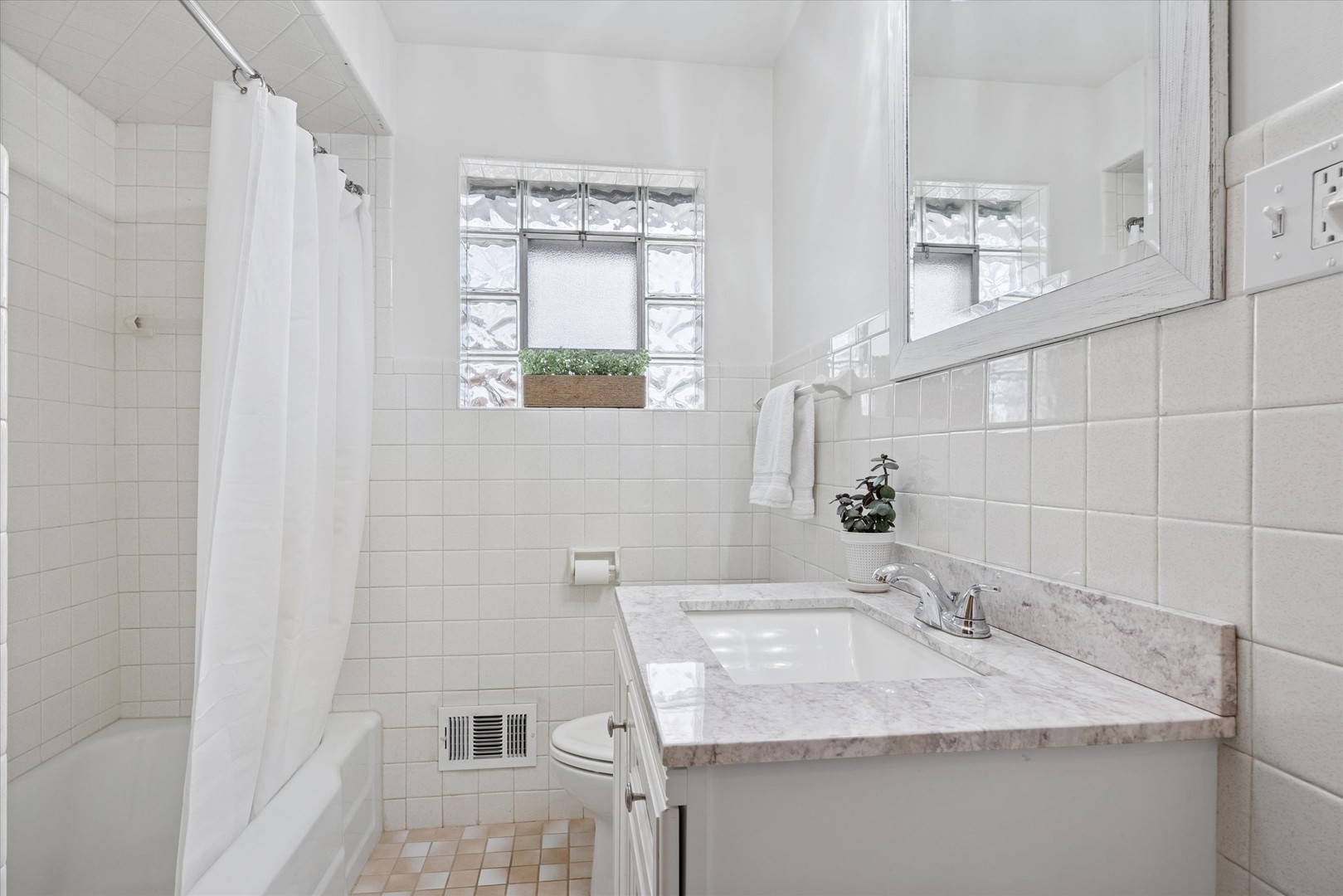 309 N Clinton Avenue, Elmhurst, IL 60126