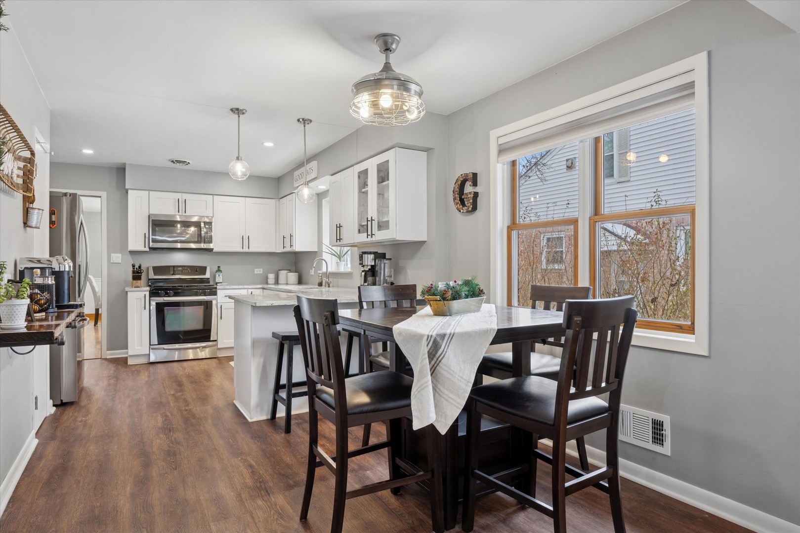 309 N Clinton Avenue, Elmhurst, IL 60126