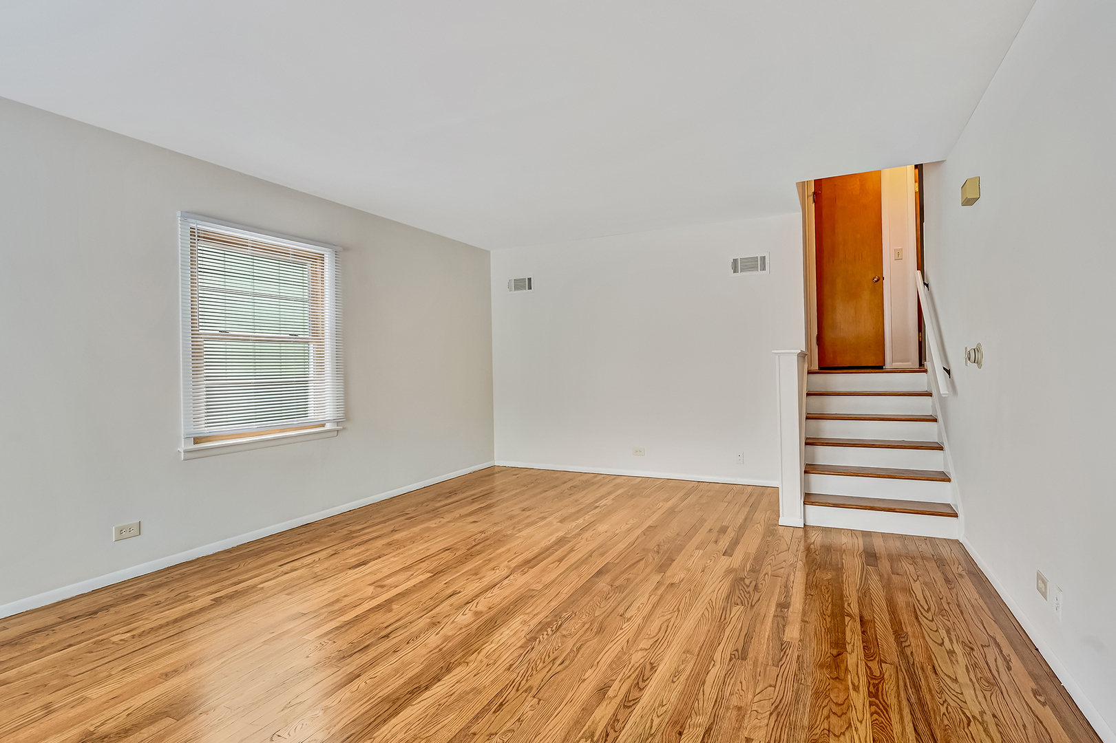 214 WOODSTOCK Avenue, Clarendon Hills, IL 60514