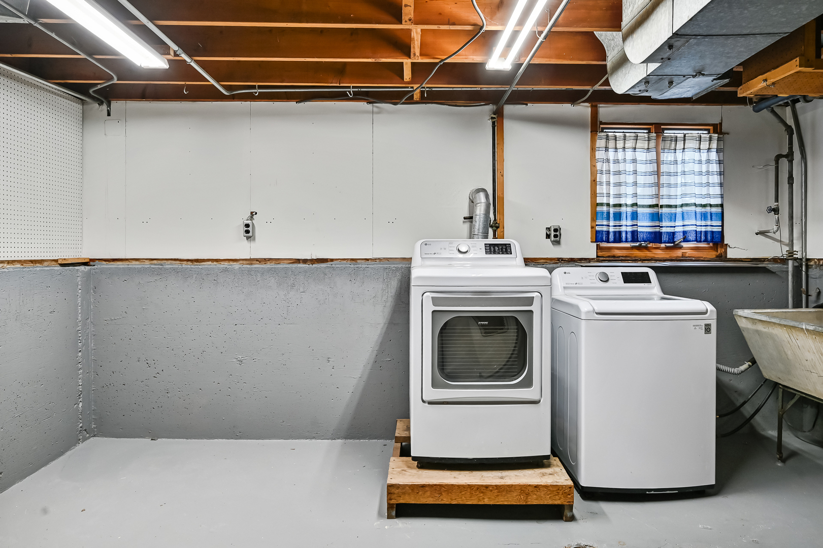 214 WOODSTOCK Avenue, Clarendon Hills, IL 60514