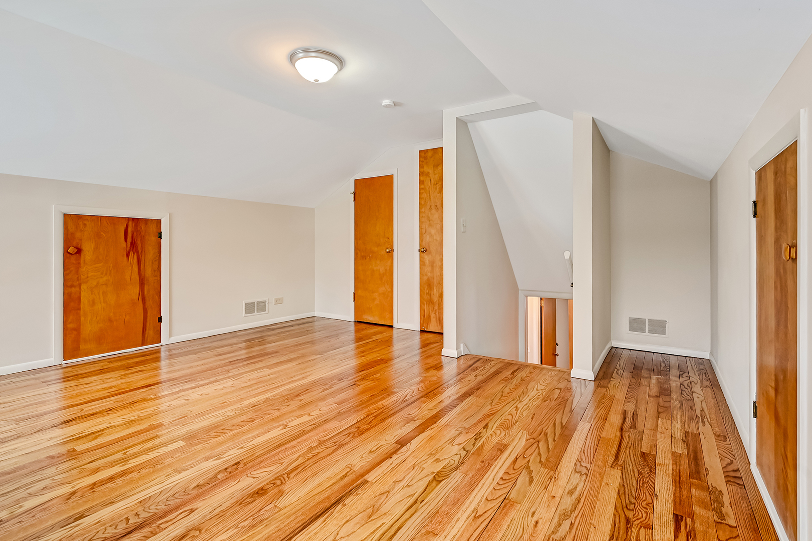 214 WOODSTOCK Avenue, Clarendon Hills, IL 60514