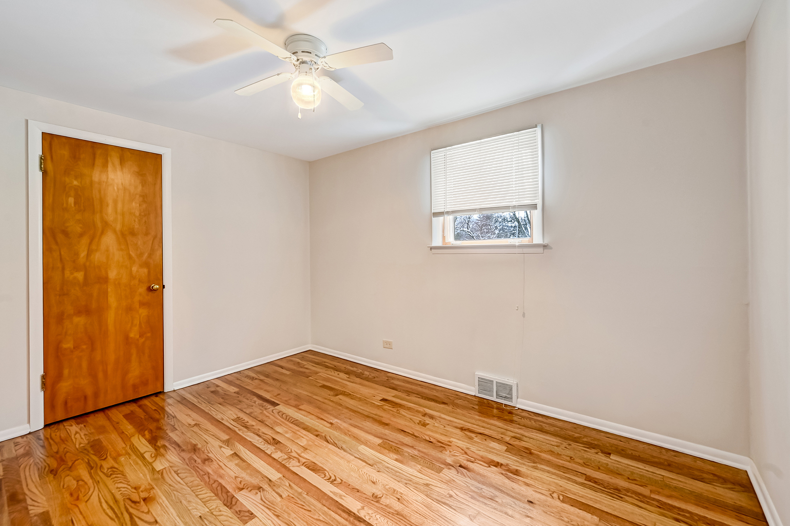 214 WOODSTOCK Avenue, Clarendon Hills, IL 60514