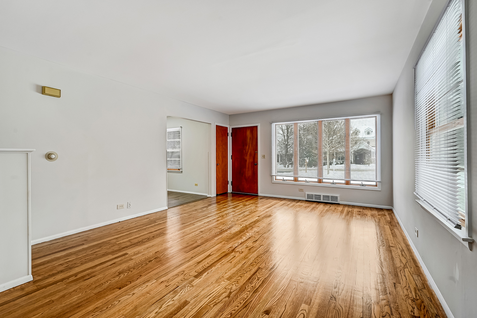 214 WOODSTOCK Avenue, Clarendon Hills, IL 60514