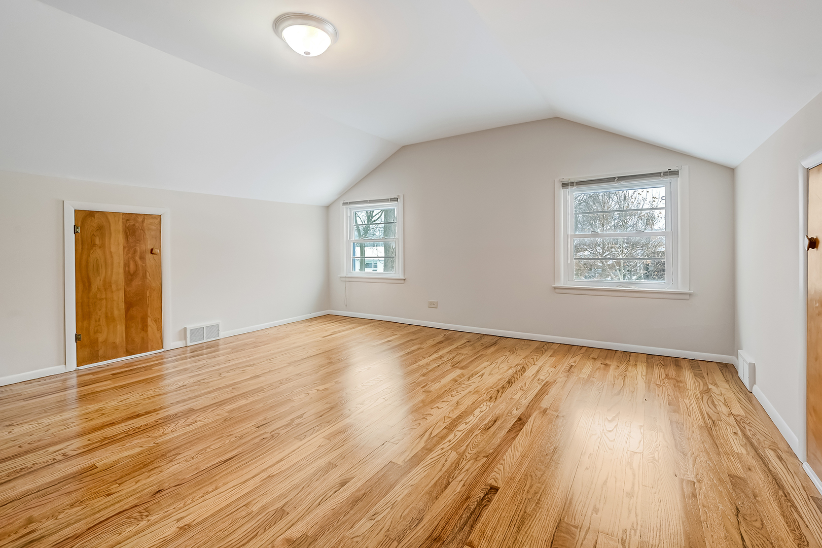 214 WOODSTOCK Avenue, Clarendon Hills, IL 60514