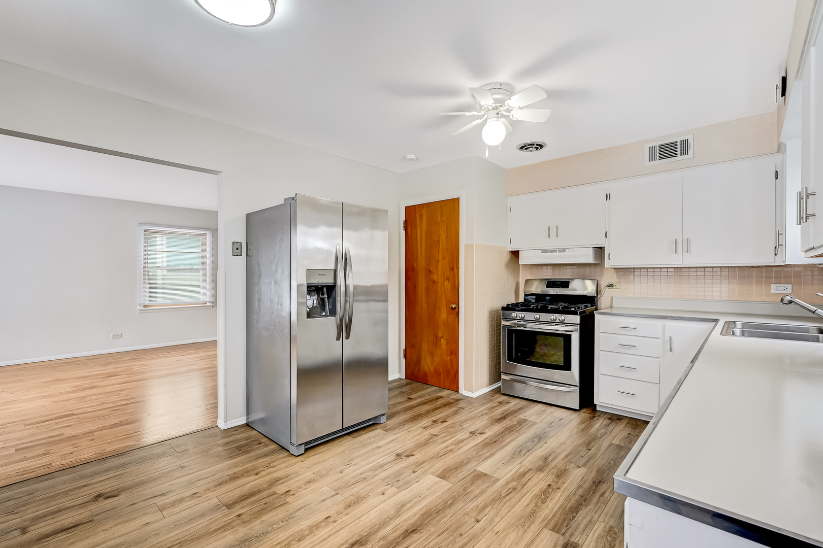 214 WOODSTOCK Avenue, Clarendon Hills, IL 60514