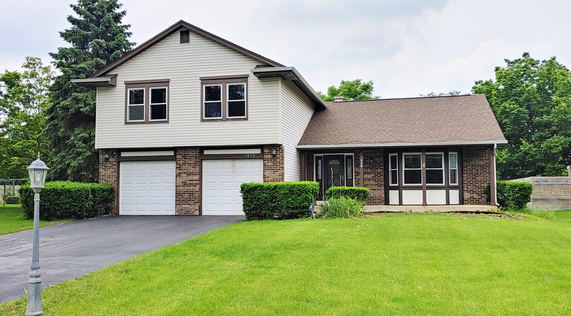 1970 Dogwood Drive, Hoffman Estates, IL 60192