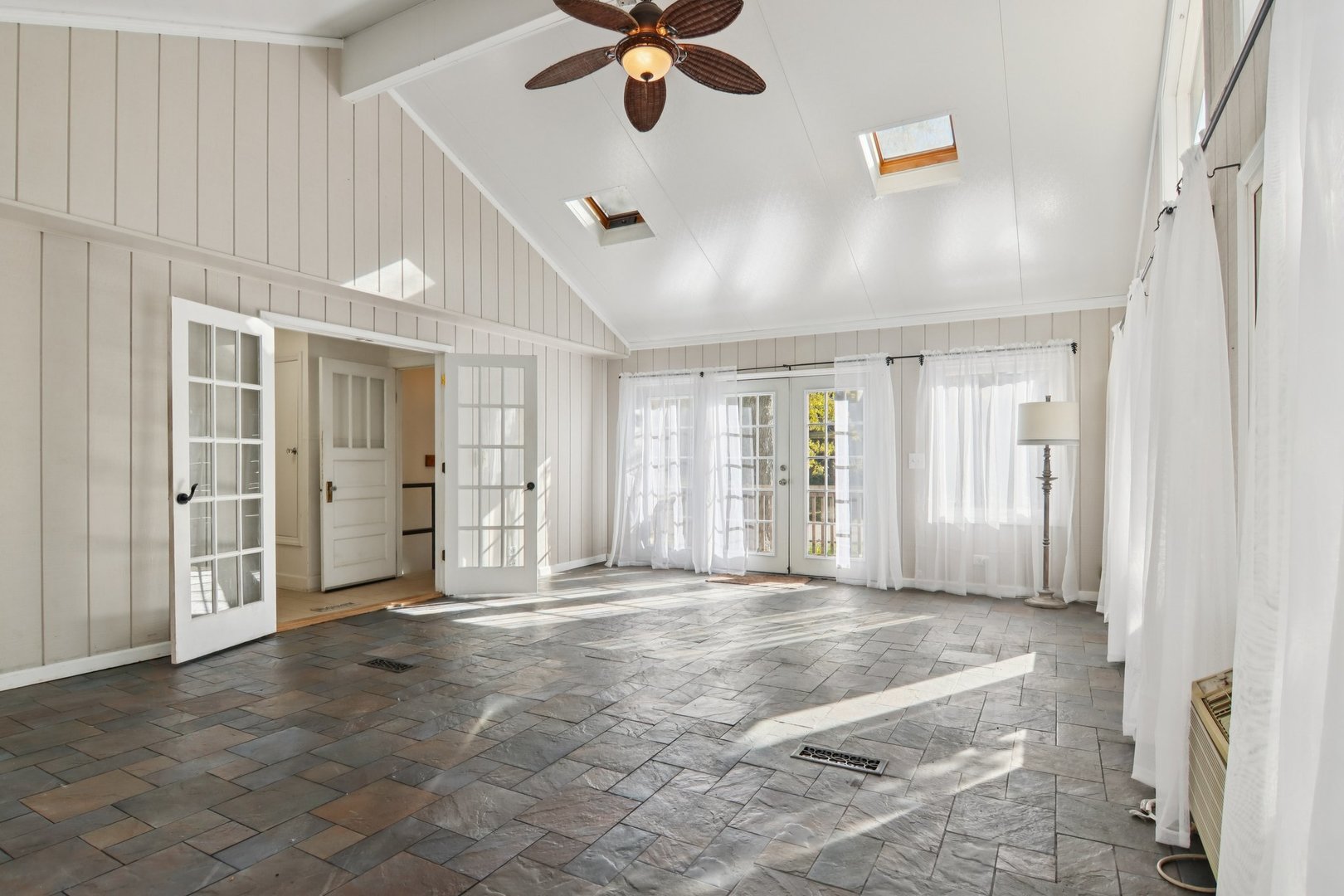 390 N Garfield Boulevard, Grayslake, IL 60030