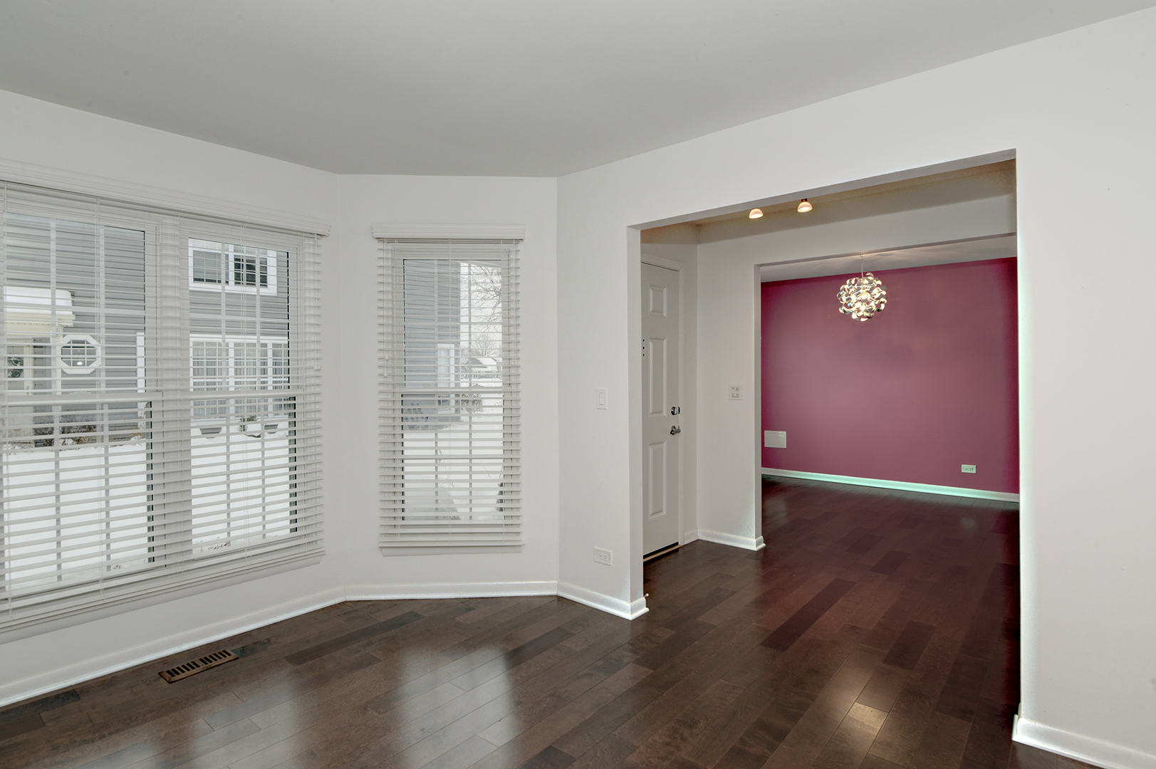 1080 Ridgefield Circle, Carol Stream, IL 60188