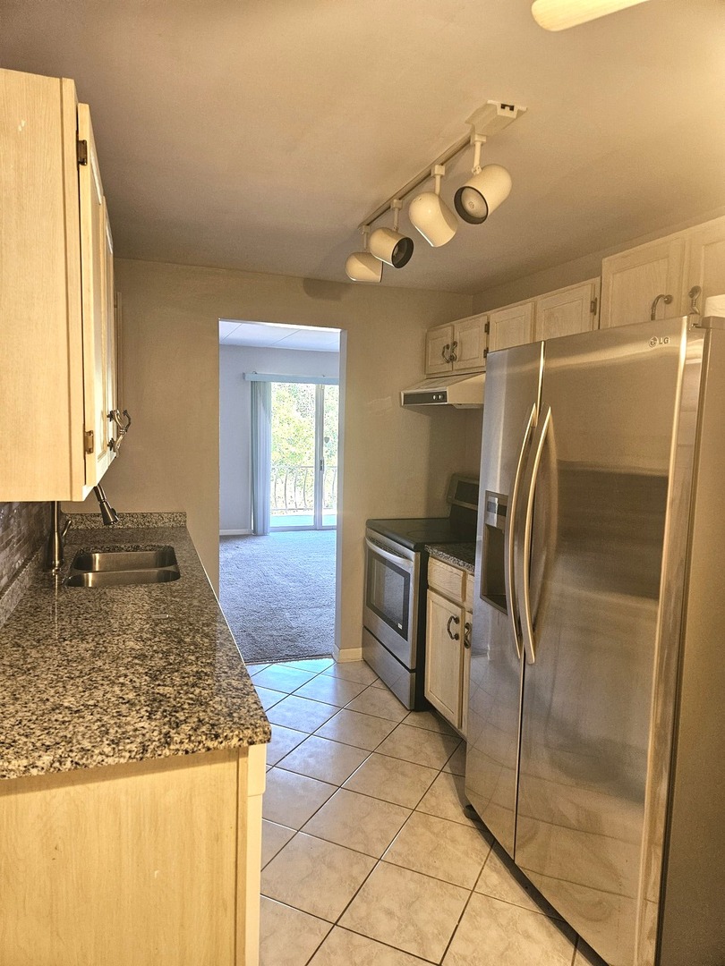 18855 Burnham Avenue #231, Lansing, IL 60438