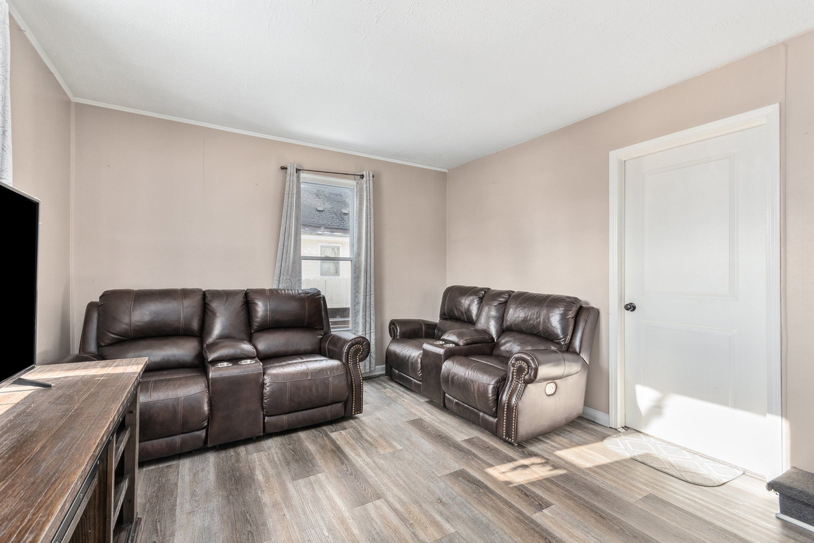 552 Simms Street, Aurora, IL 60505