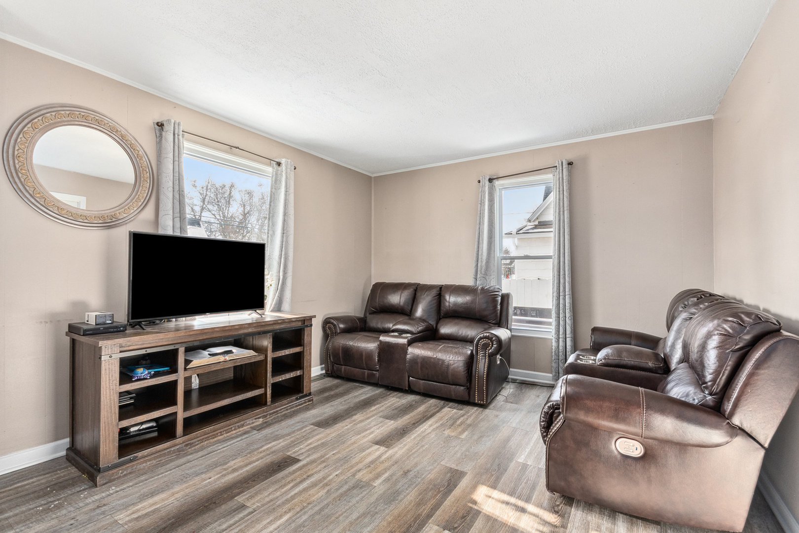 552 Simms Street, Aurora, IL 60505