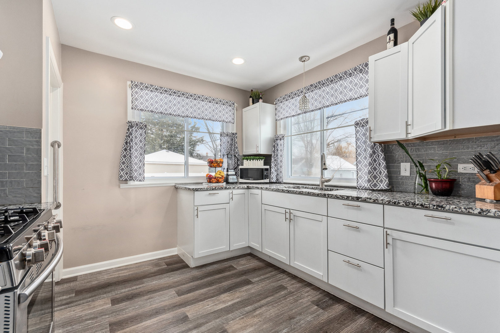 552 Simms Street, Aurora, IL 60505