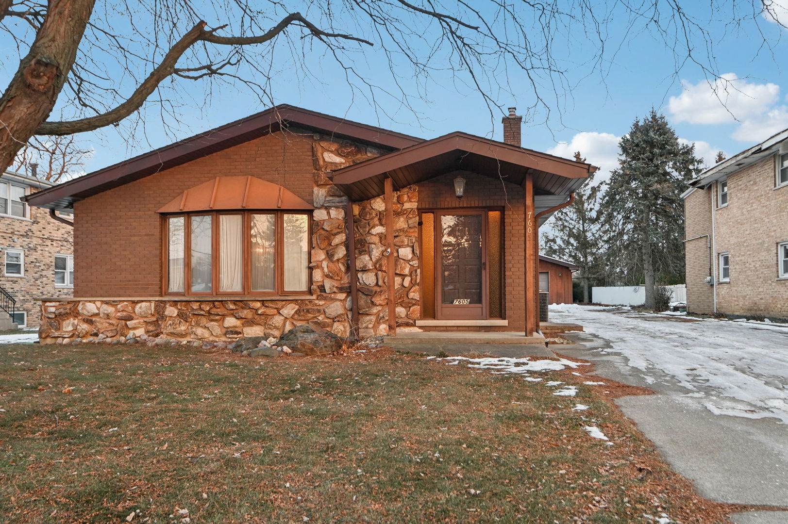 7605 Banks Street, Justice, IL 60458