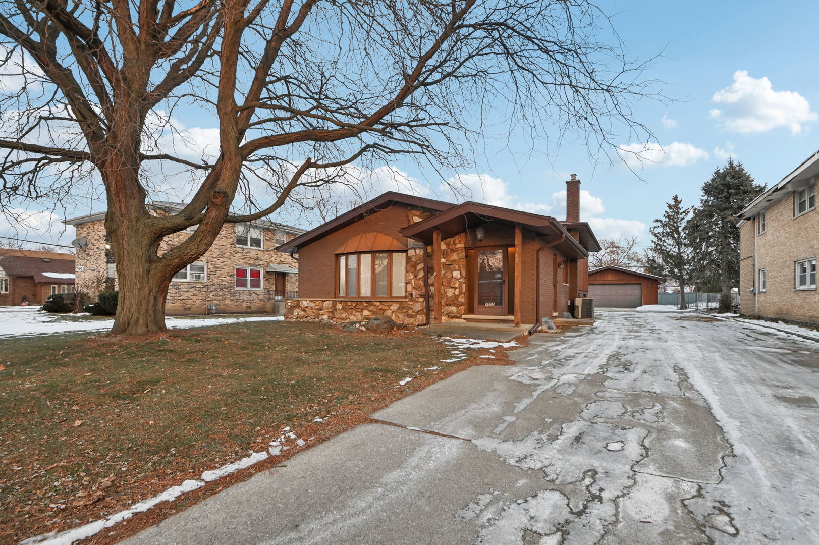 7605 Banks Street, Justice, IL 60458