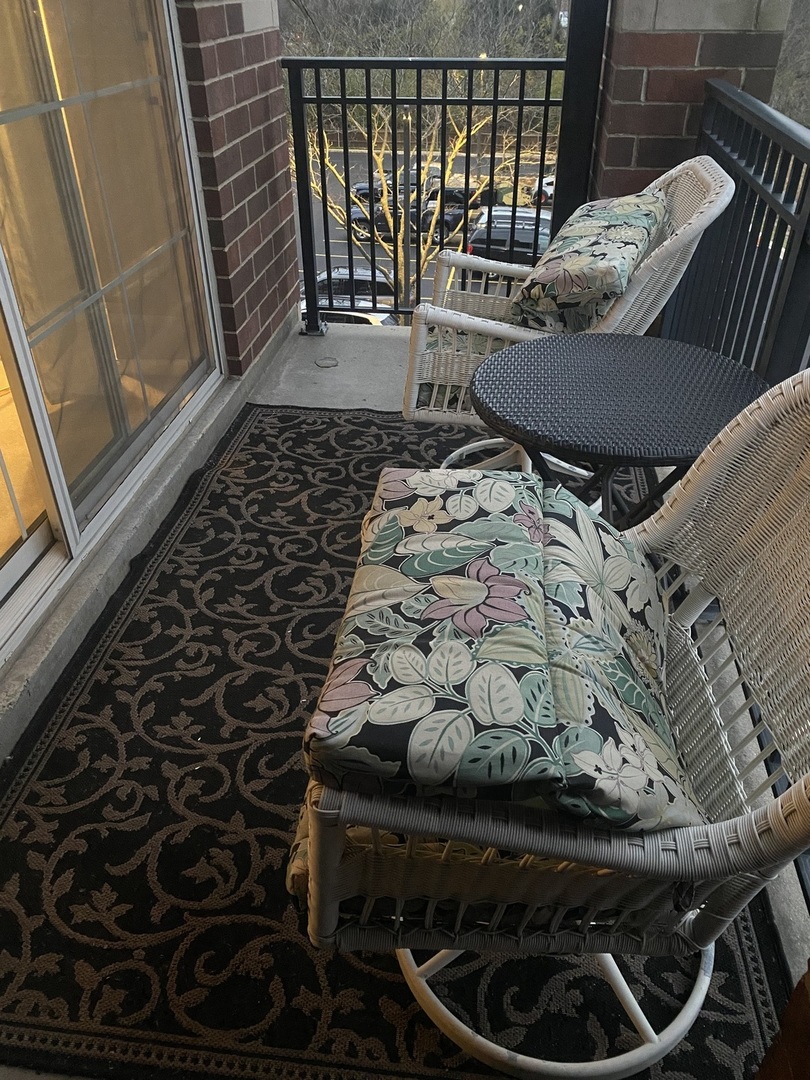 440 W Mahogany Court #312, Palatine, IL 60067