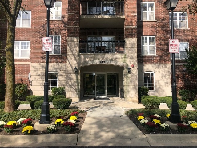 440 W Mahogany Court #312, Palatine, IL 60067
