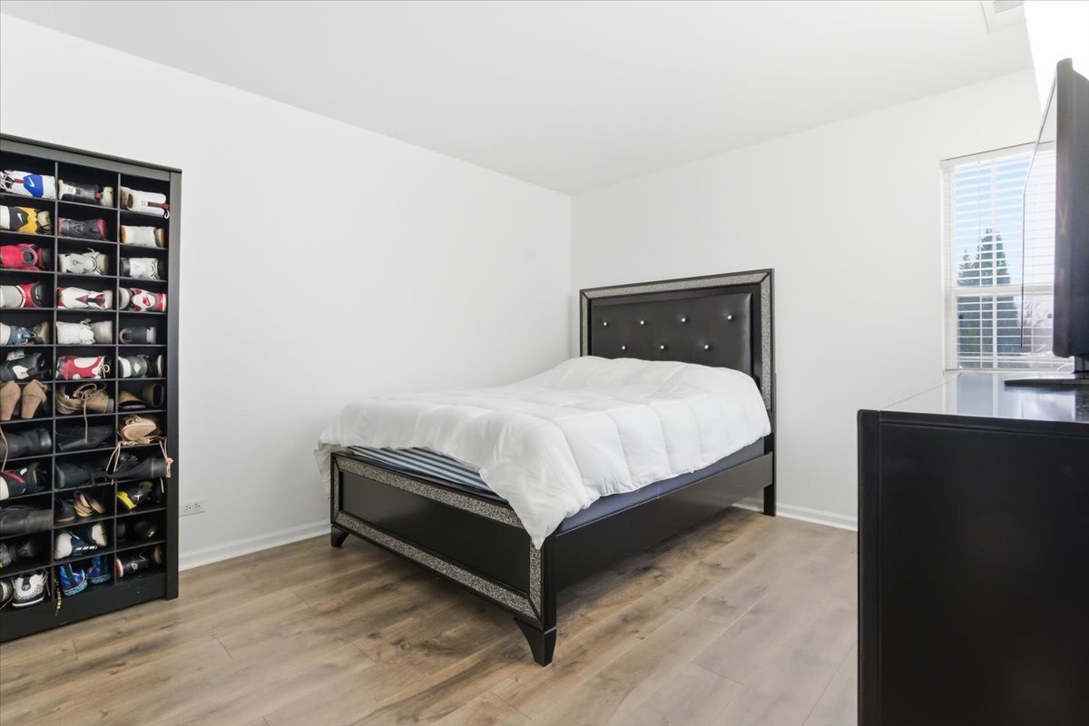 1389 S Candlestick Way, Waukegan, IL 60085