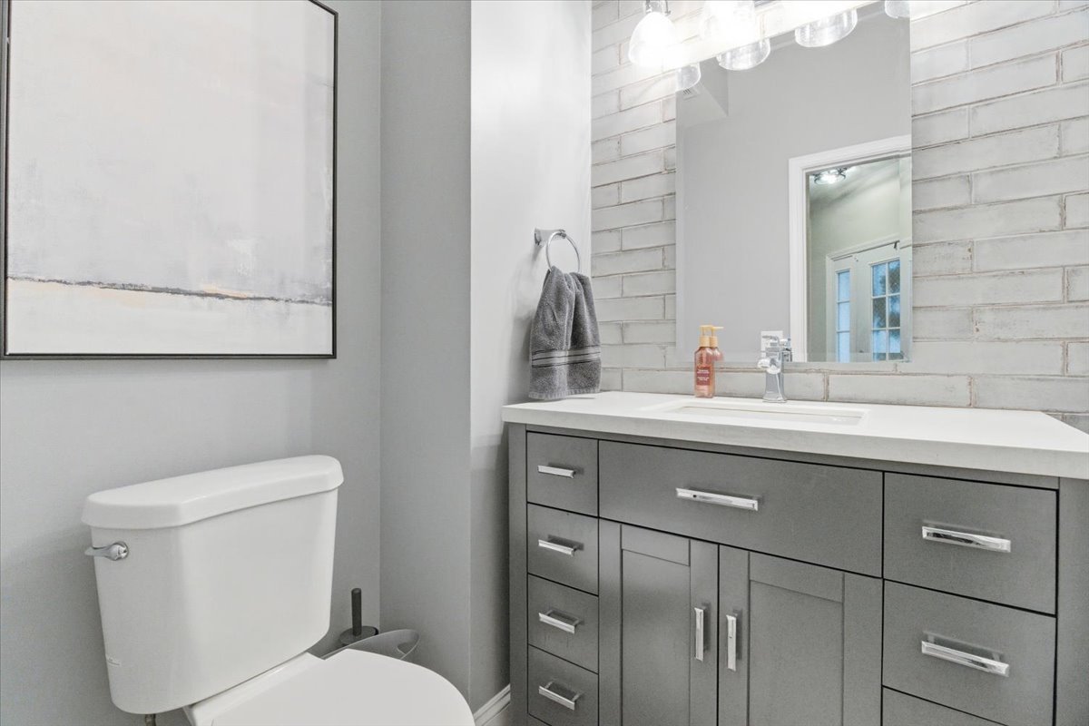 1389 S Candlestick Way, Waukegan, IL 60085