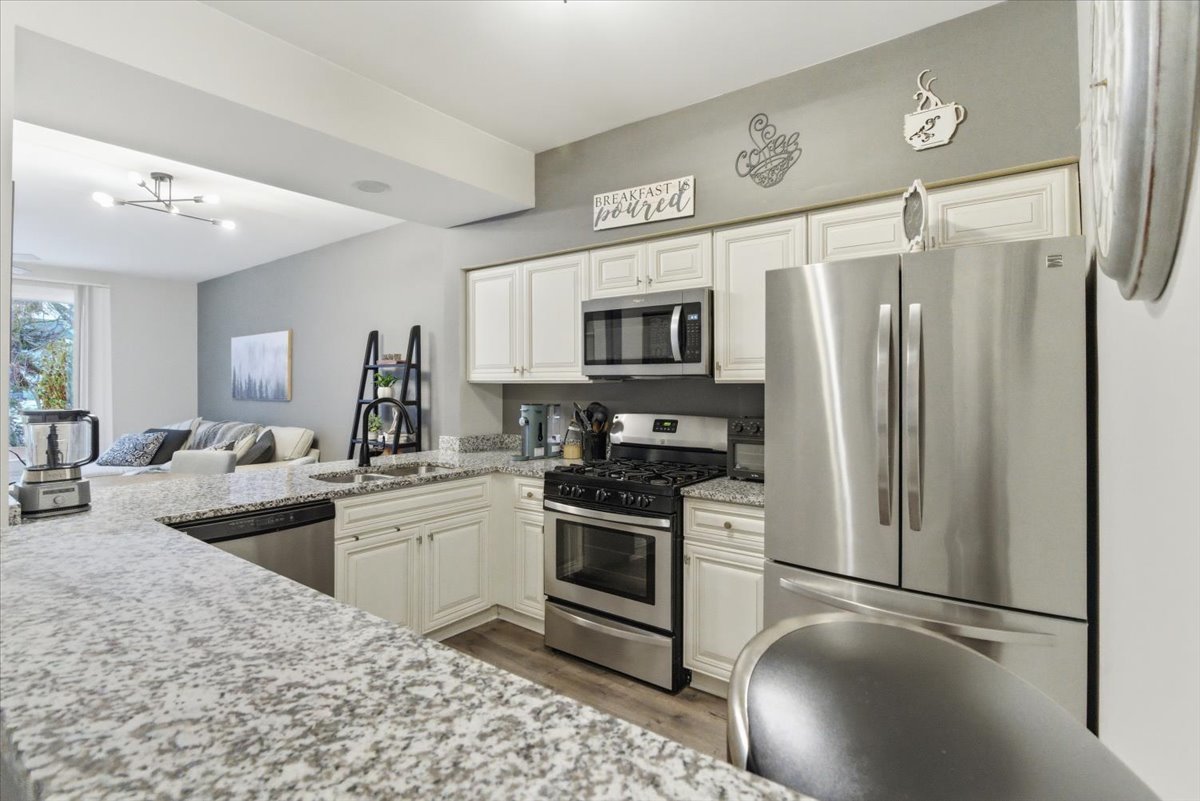 1389 S Candlestick Way, Waukegan, IL 60085