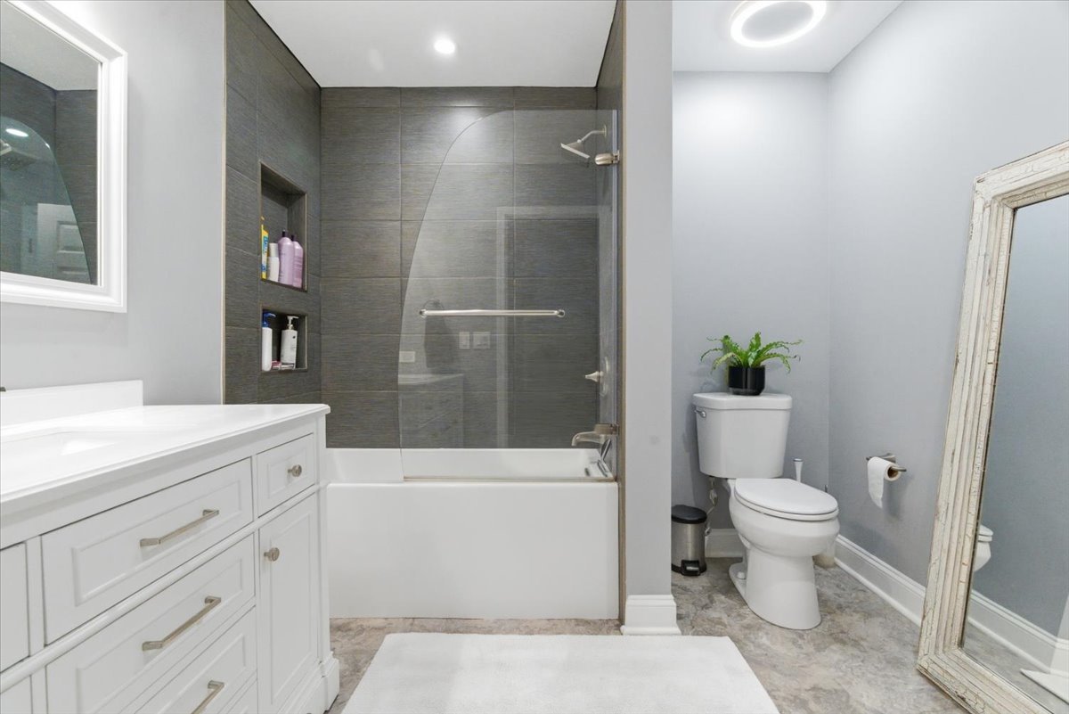 1389 S Candlestick Way, Waukegan, IL 60085