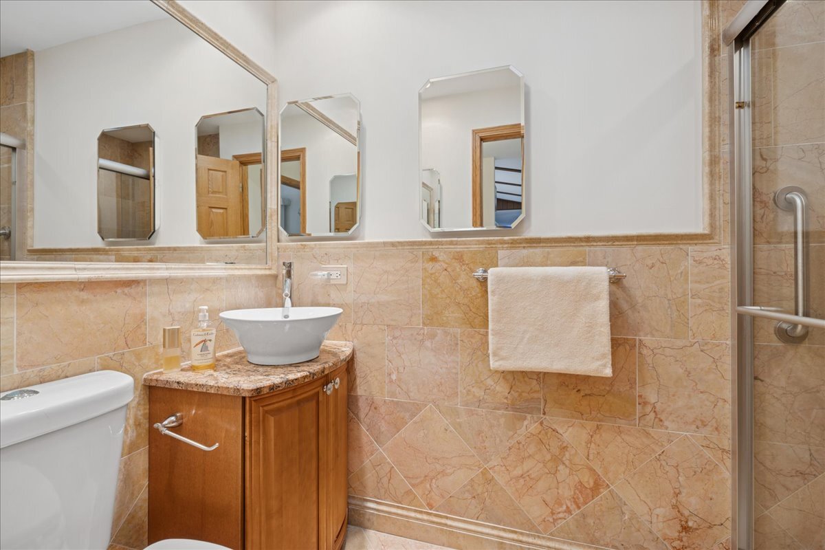 612 White Pine Road, Buffalo Grove, IL 60089