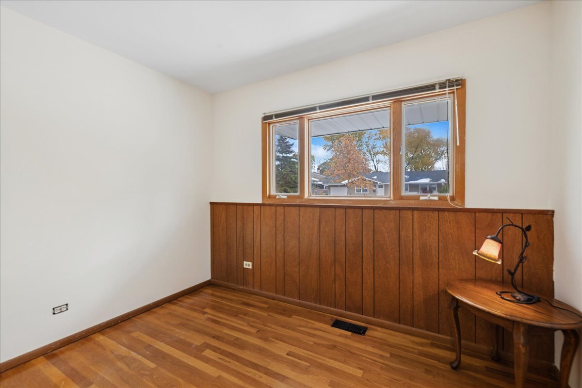 612 White Pine Road, Buffalo Grove, IL 60089