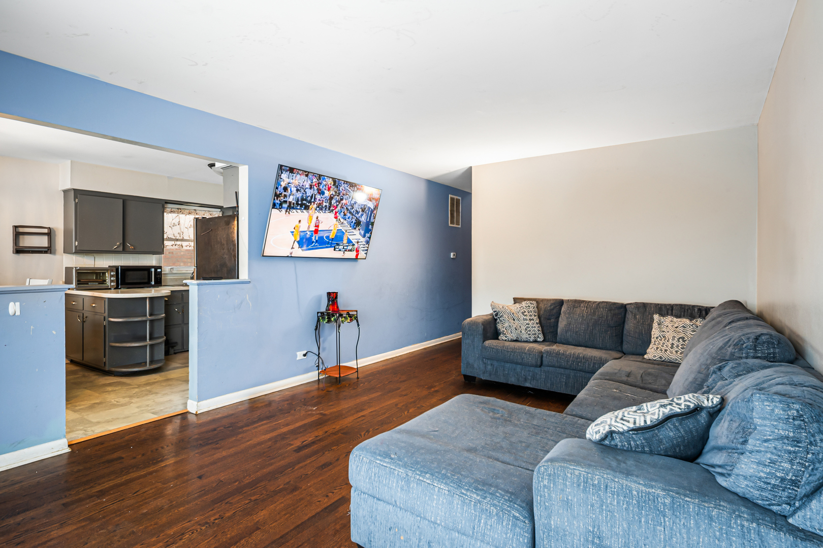 7727 New England Avenue, Burbank, IL 60459