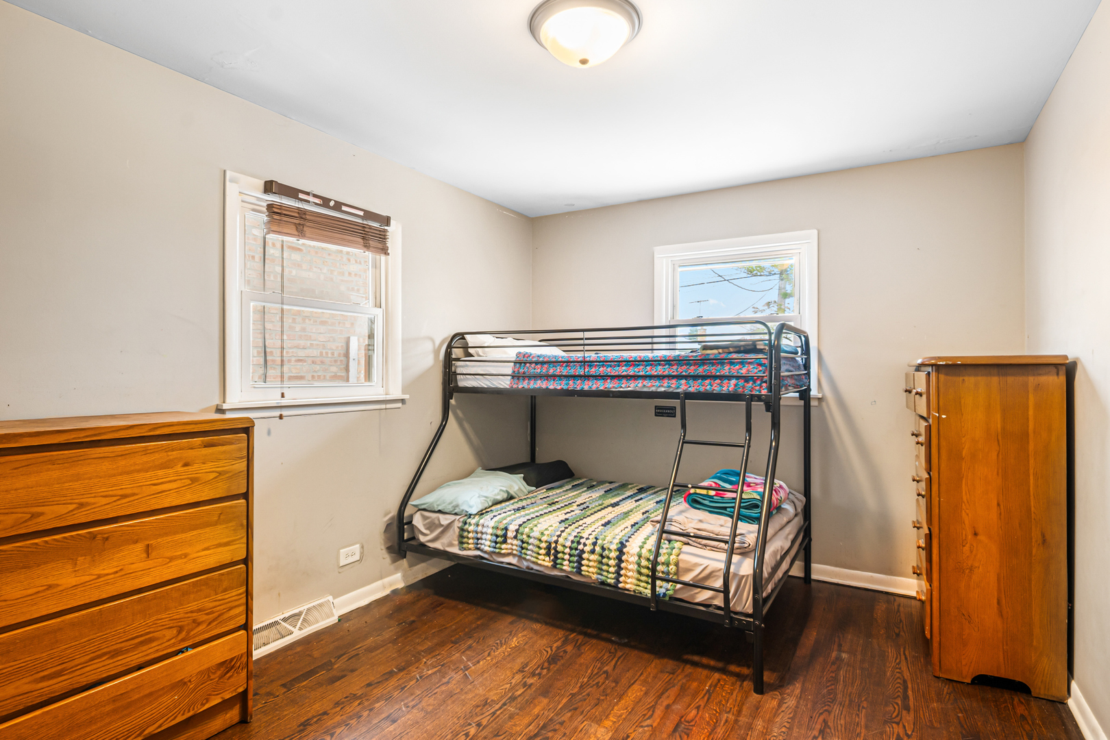 7727 New England Avenue, Burbank, IL 60459