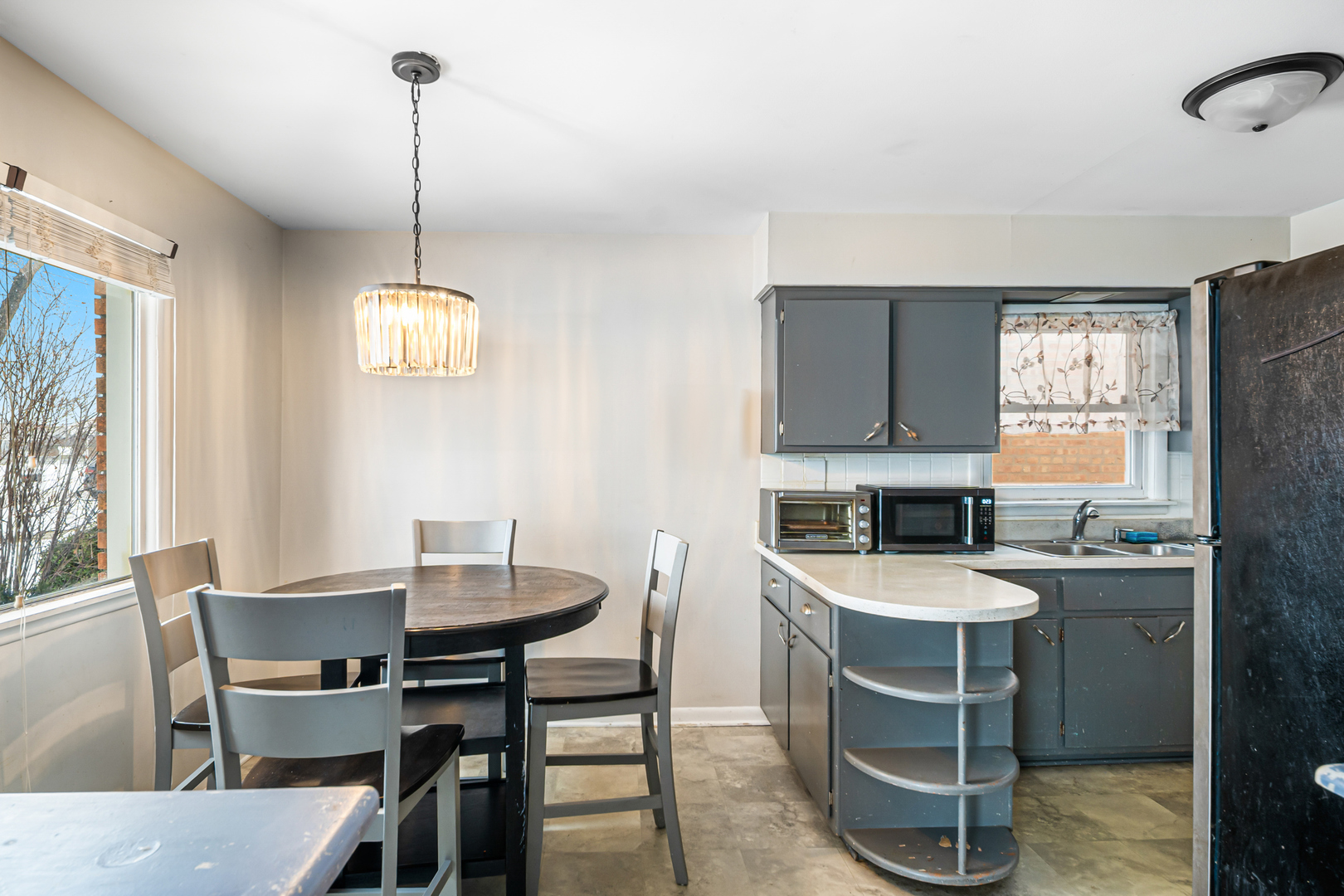 7727 New England Avenue, Burbank, IL 60459