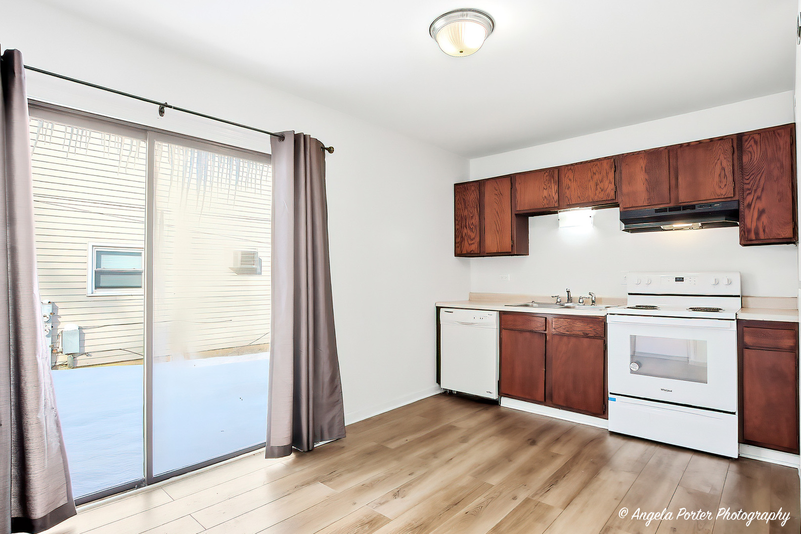 829 Washington Street #1, Woodstock, IL 60098