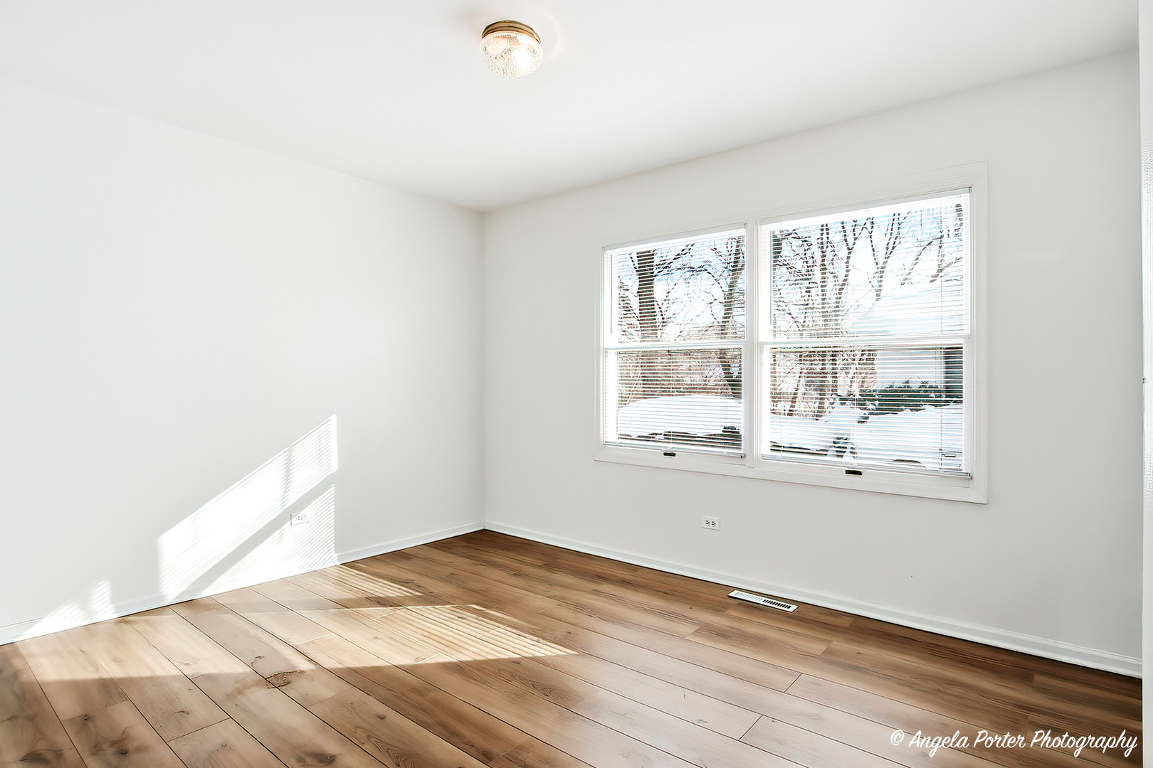 829 Washington Street #1, Woodstock, IL 60098