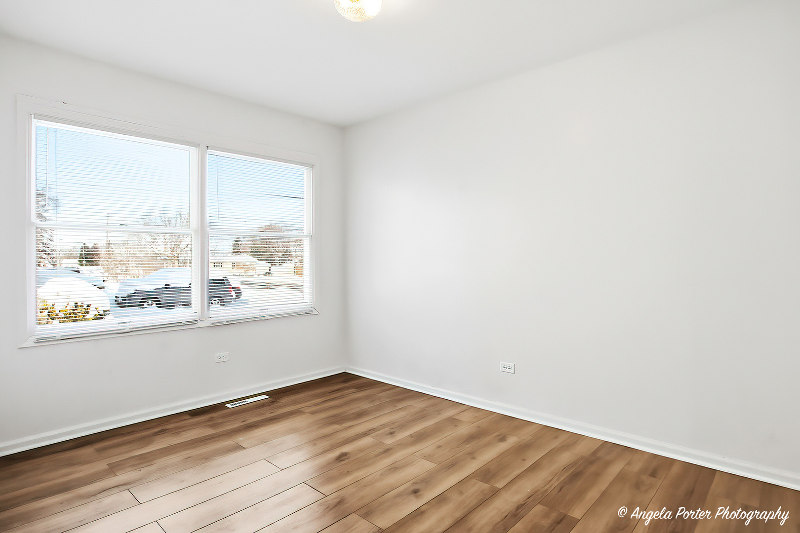 829 Washington Street #1, Woodstock, IL 60098